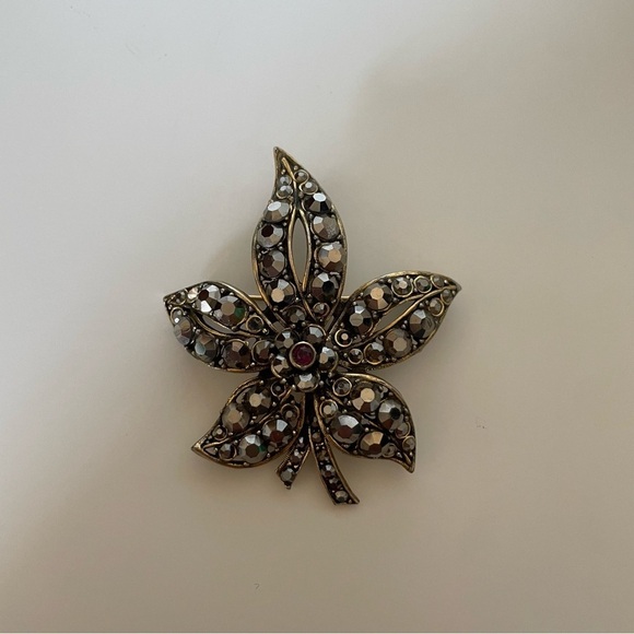 Rare Vintage Weiss Crystal and Ruby Petaled Brooch - Picture 1 of 9